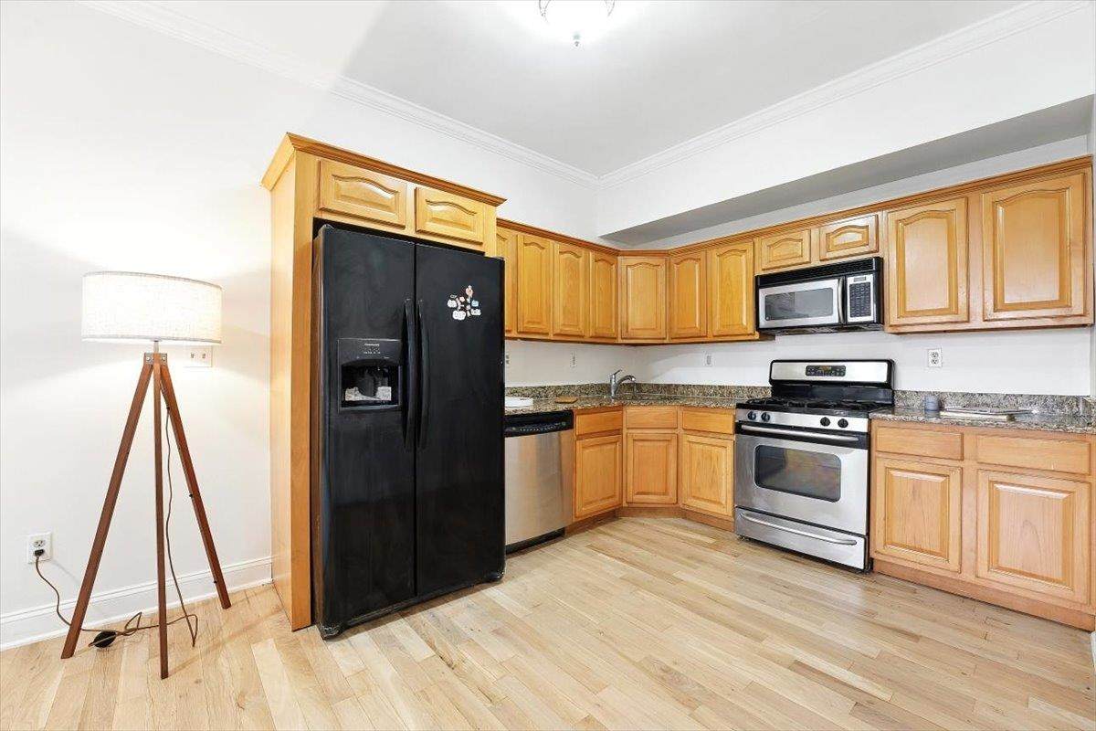 85 Broadway - Photo 1