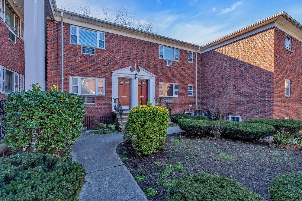 640 Franklin Ave - Photo 1