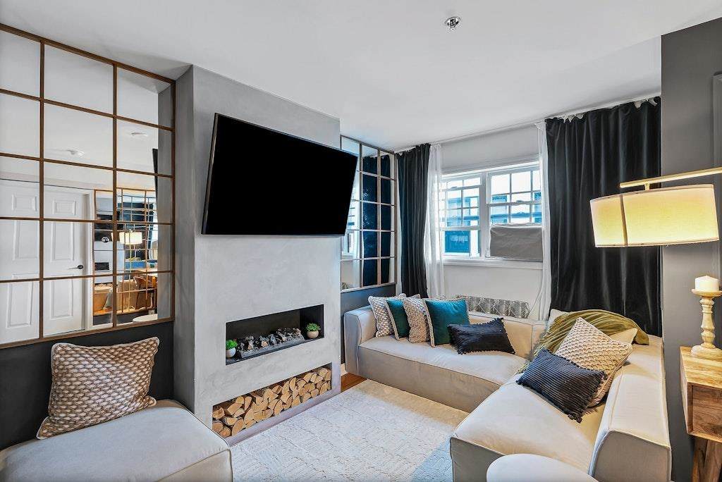 318 54TH ST - Photo 1