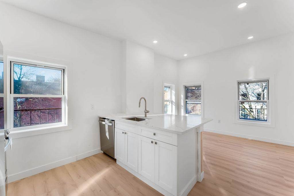 306 Varick St - Photo 1