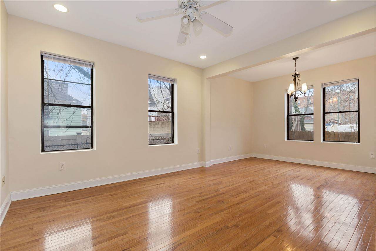 15 Broadway - Photo 1