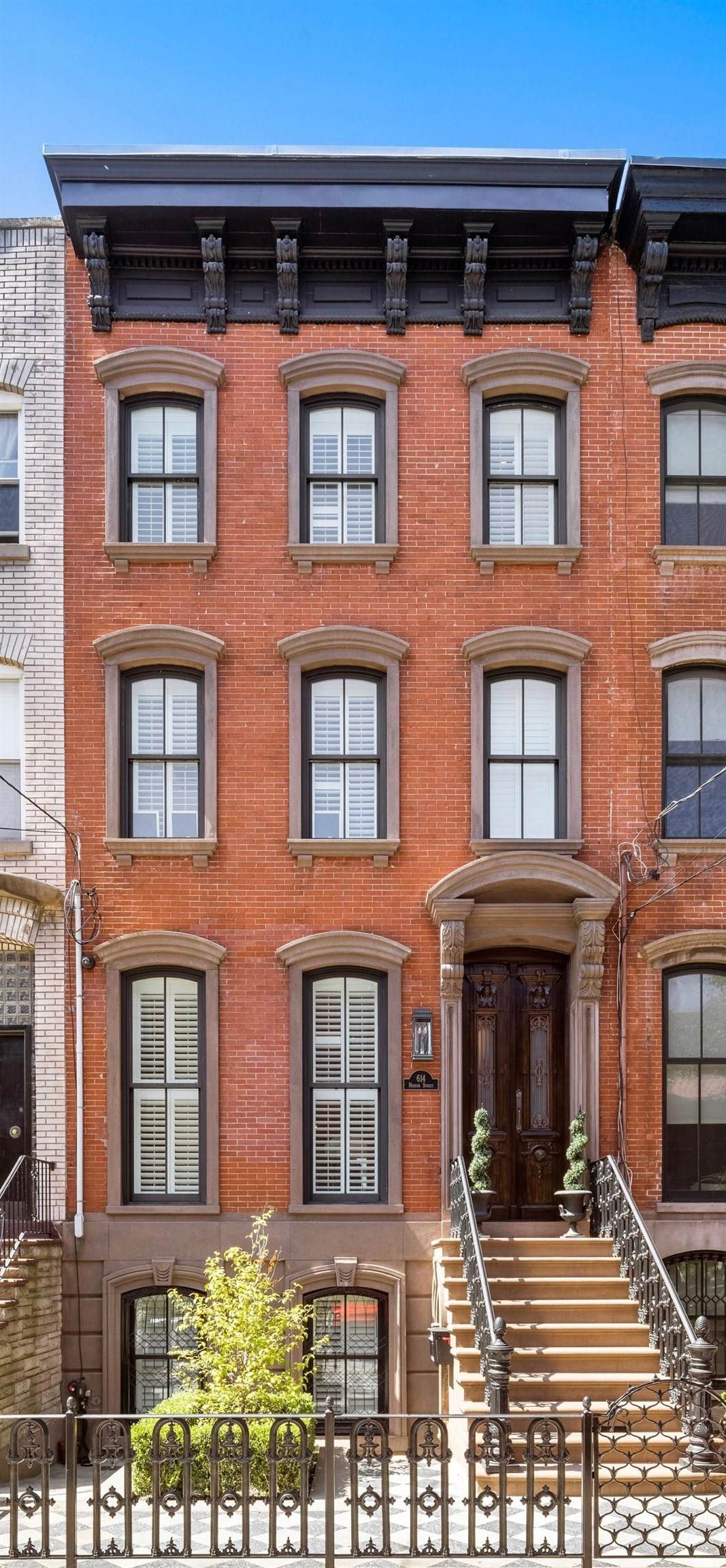 614 Hudson St - Photo 1