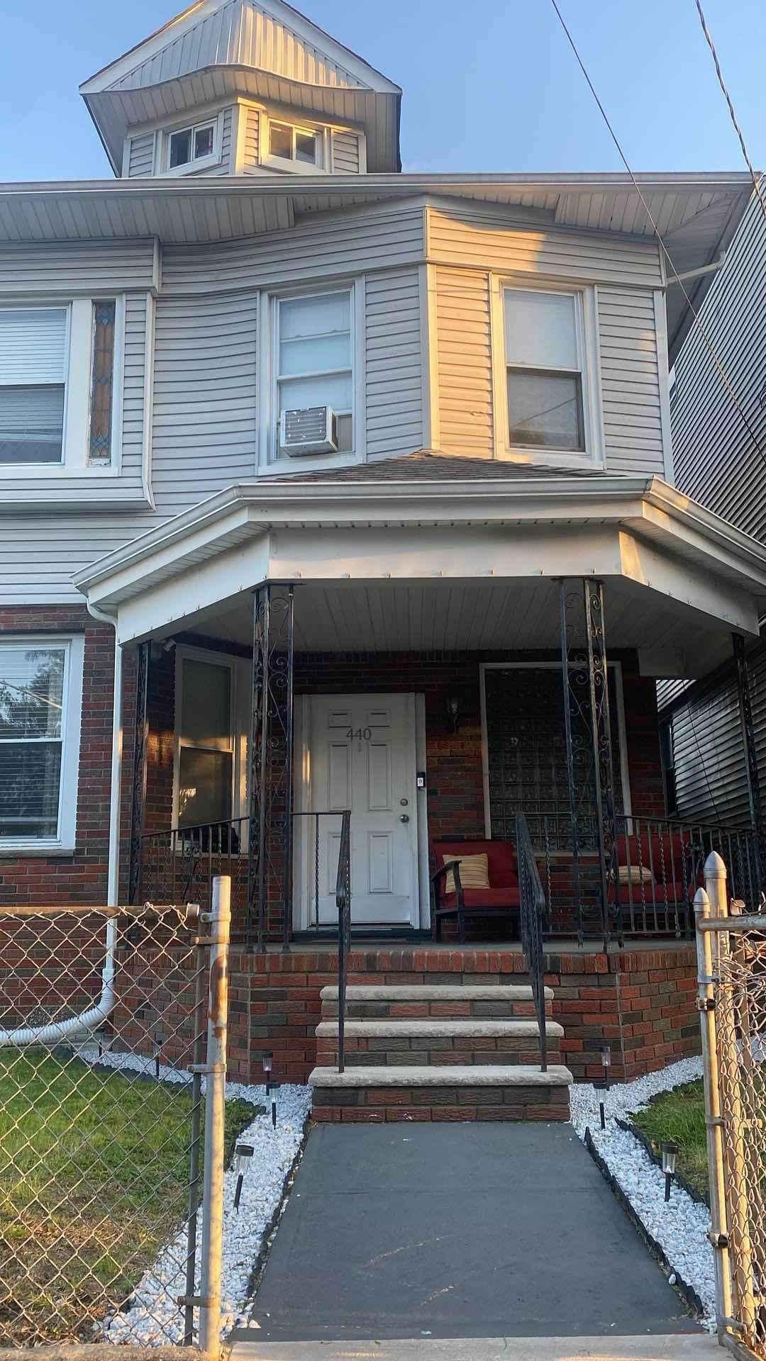 440 Park Ave - Photo 1