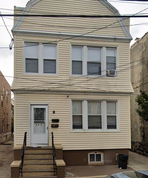 385 Woodlawn Ave - Photo 1