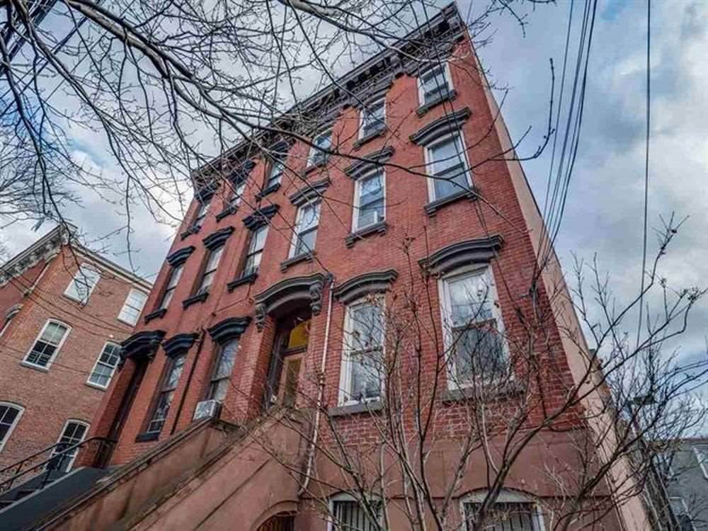 349 York St - Photo 1