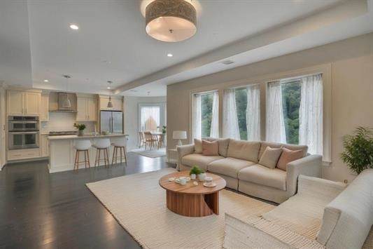 55 Eton Row - Photo 1