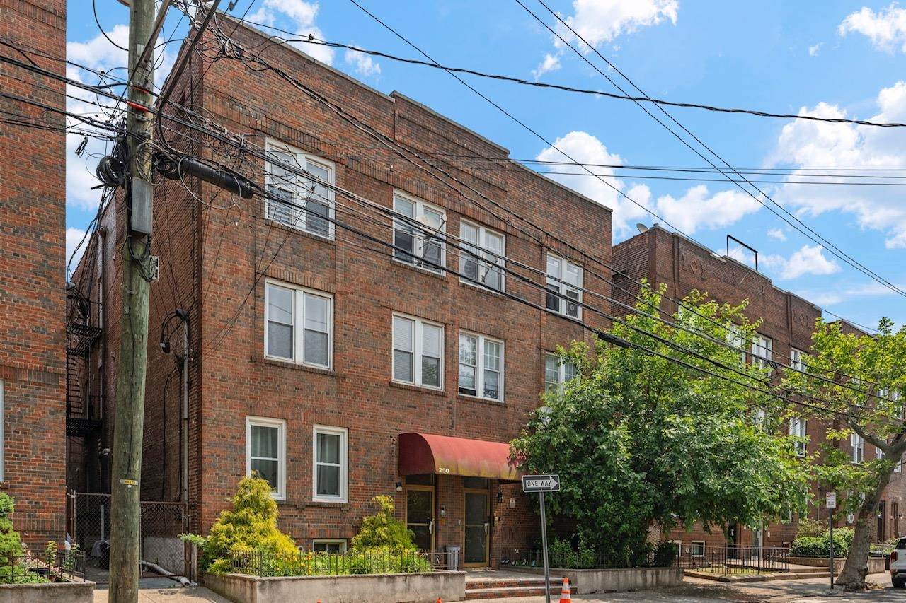 248 Clendenny Ave - Photo 1