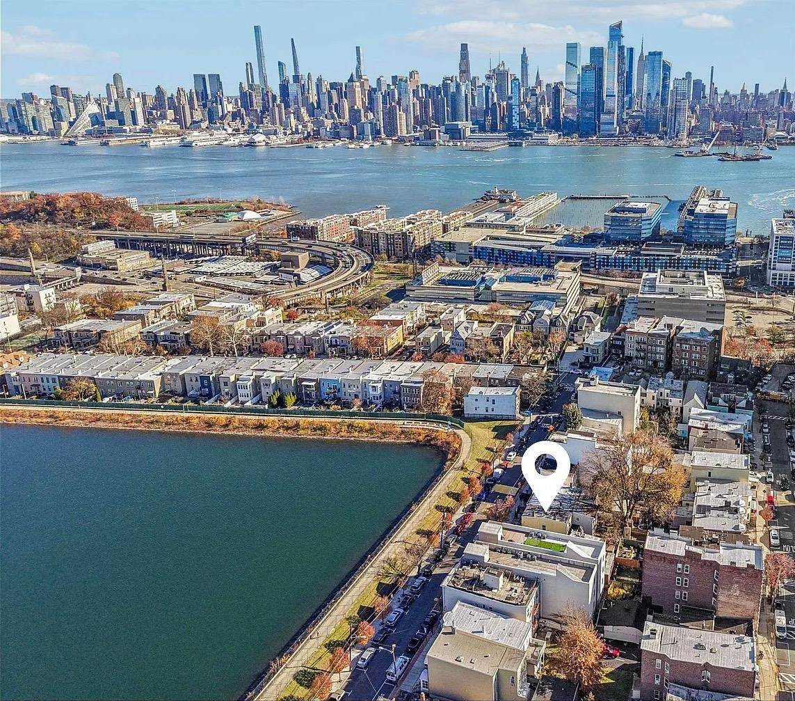 137 20TH ST - Photo 1