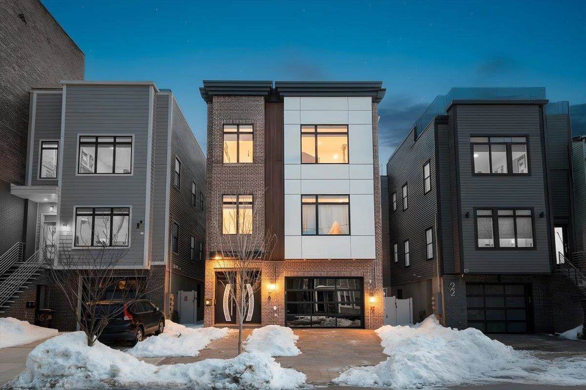 24 Romaine Ave - Photo 1