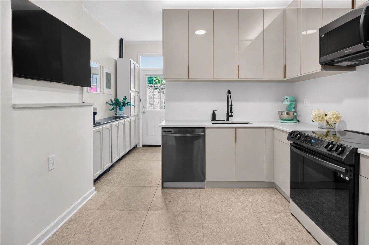 609 New York Ave - Photo 1