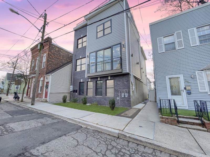 285 Lembeck Ave - Photo 1