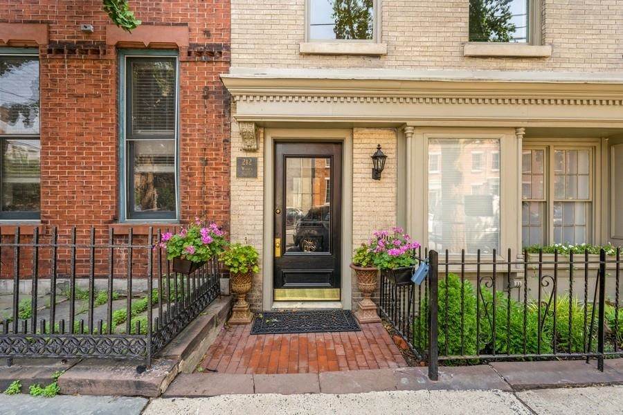 212 Warren St - Photo 1