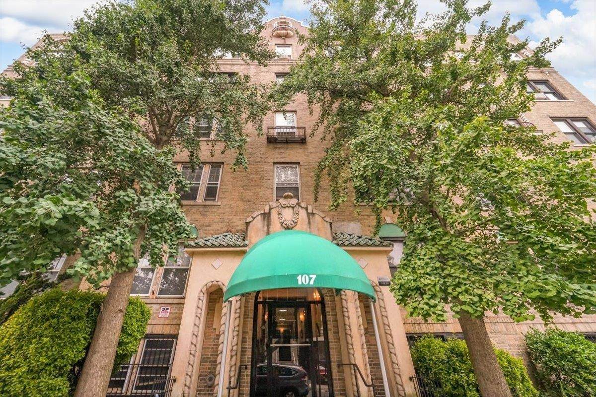 107 Kensington Ave - Photo 1