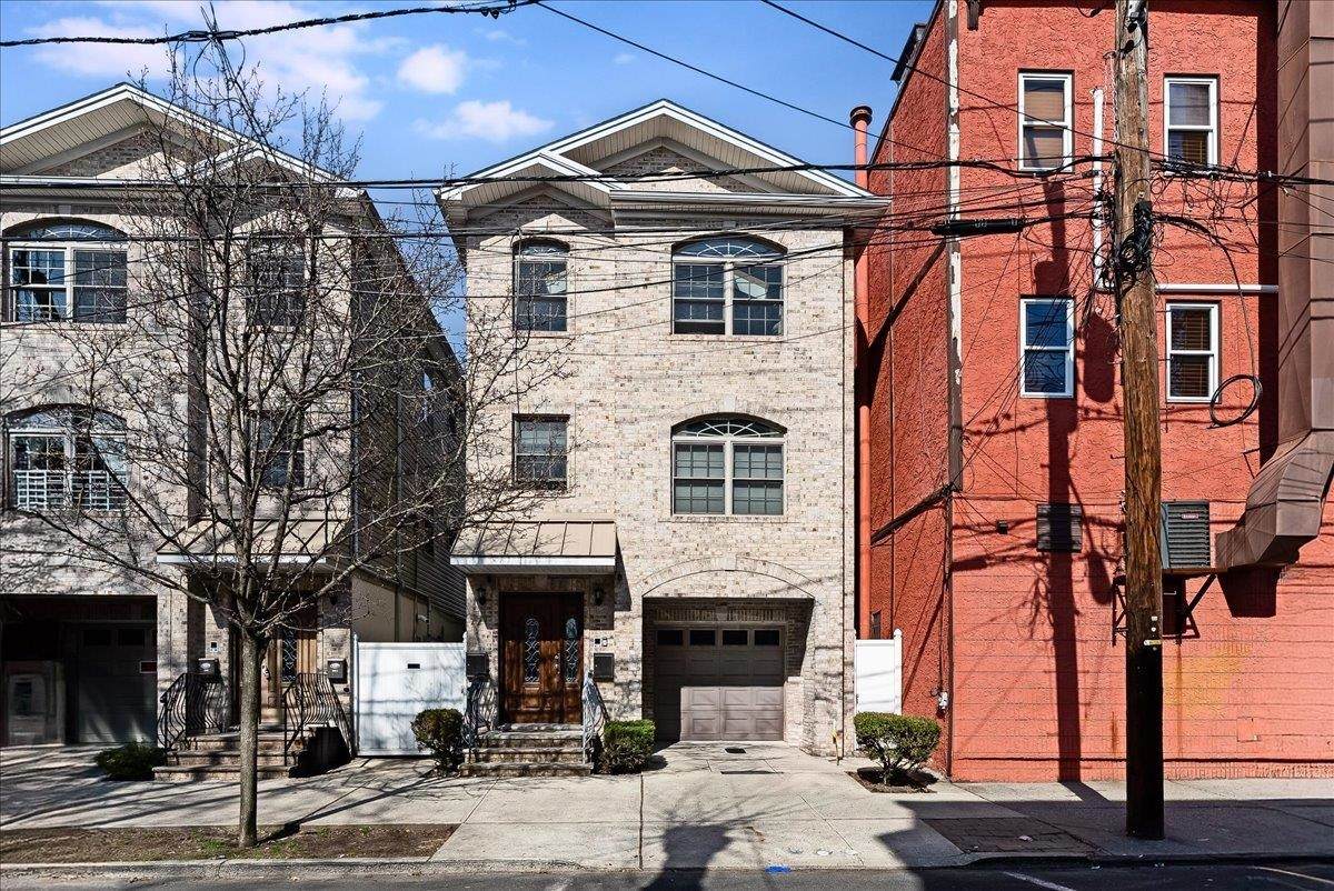 221 Sherman Ave - Photo 1