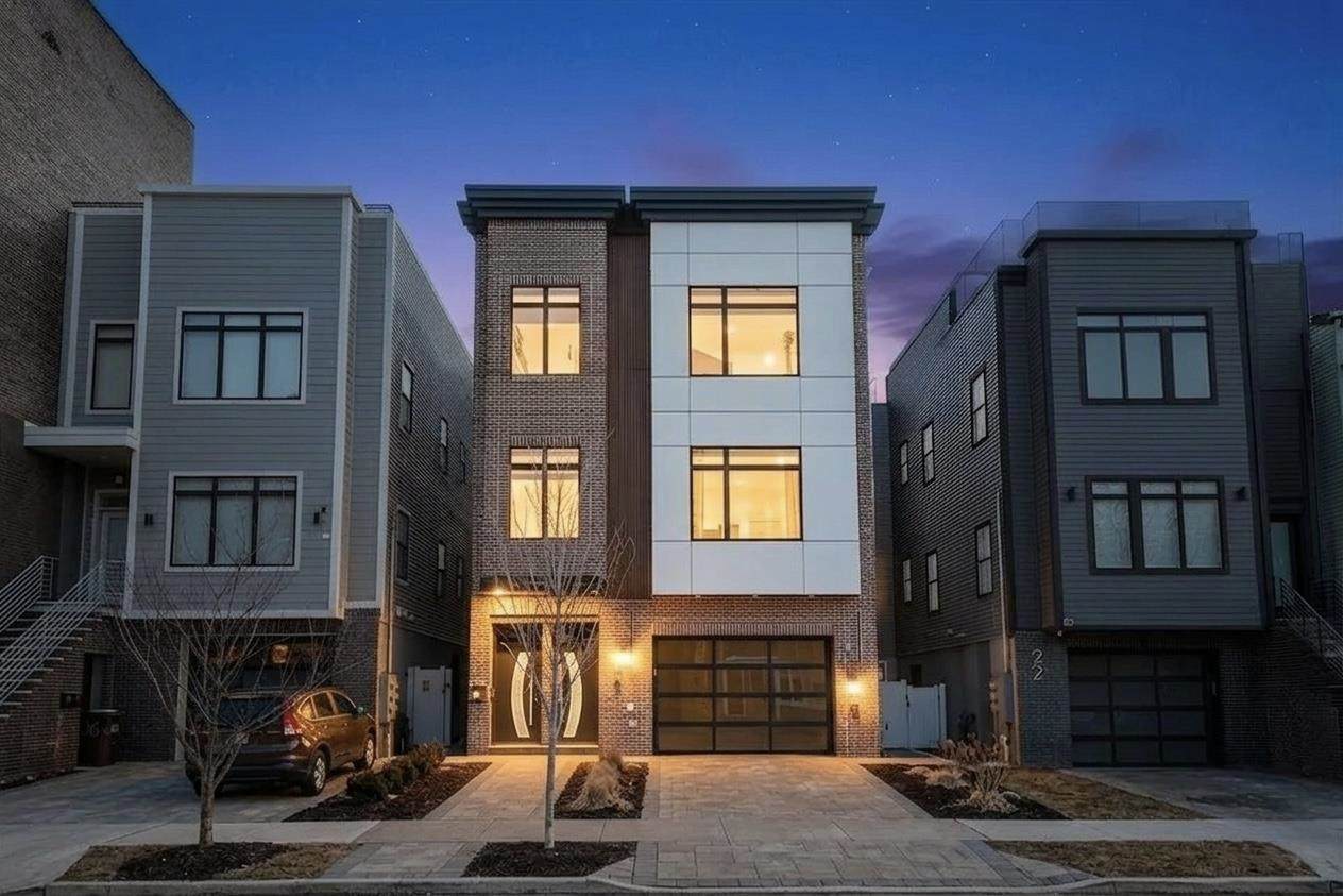 24 Romaine Ave - Photo 1