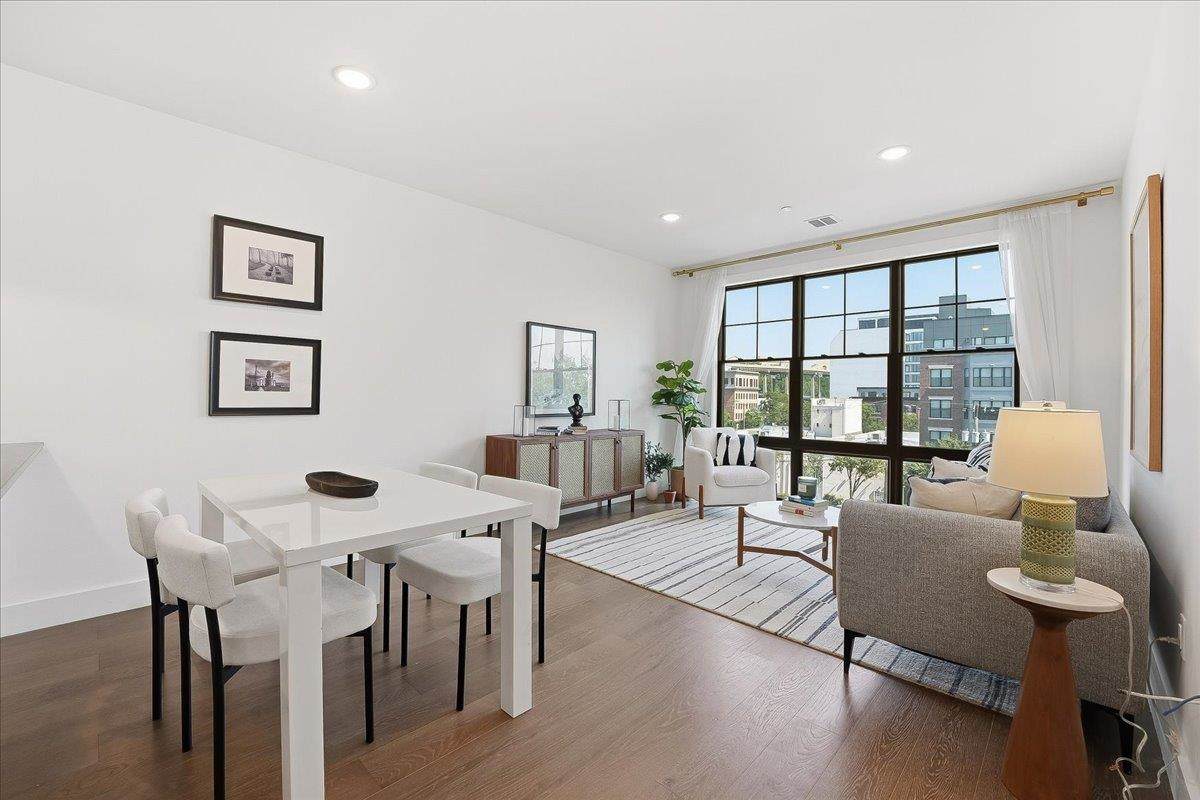 386 5TH ST - Photo 1