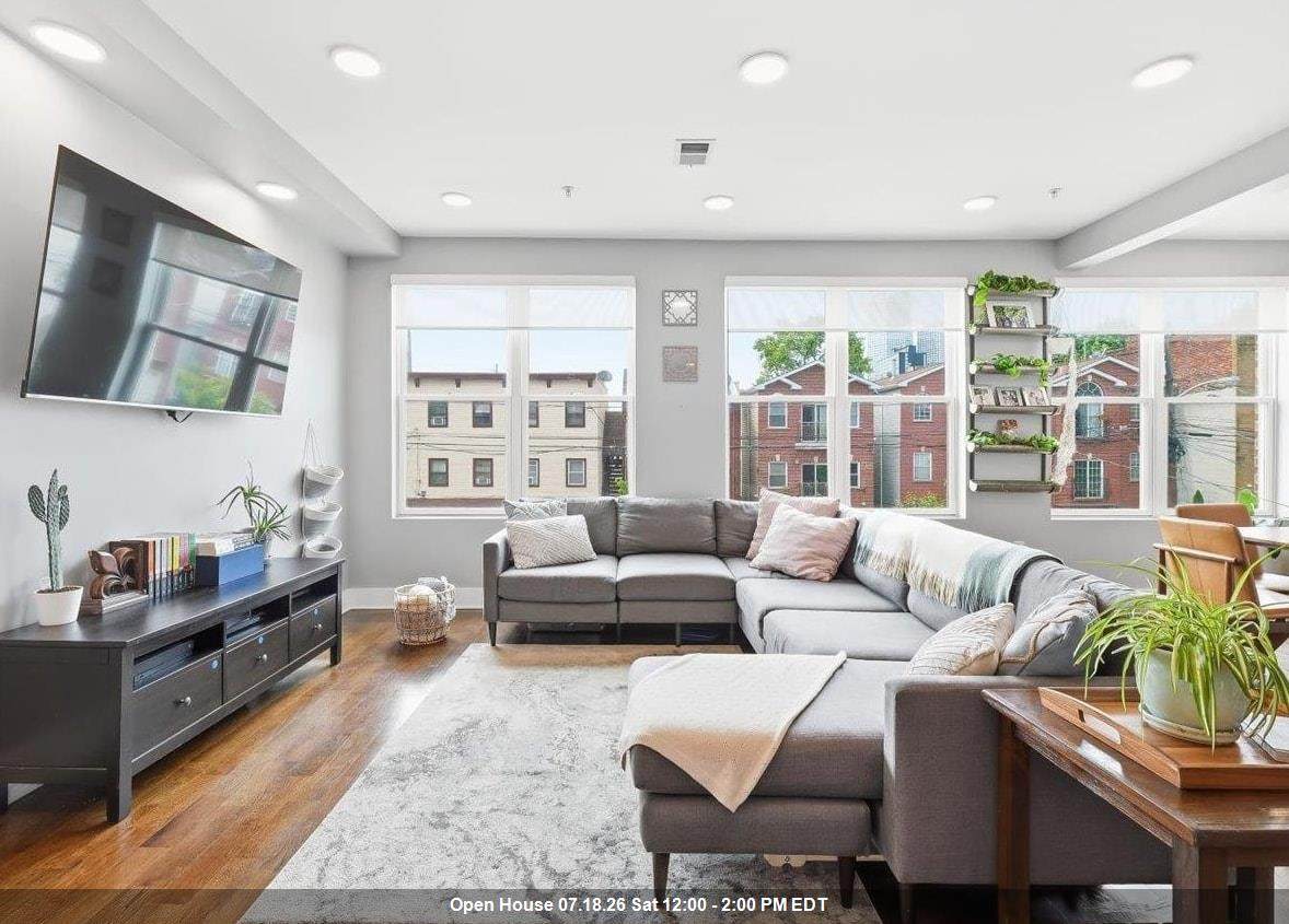 50 Laidlaw Ave - Photo 1