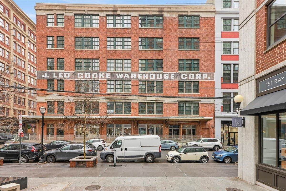 140 Bay St - Photo 1