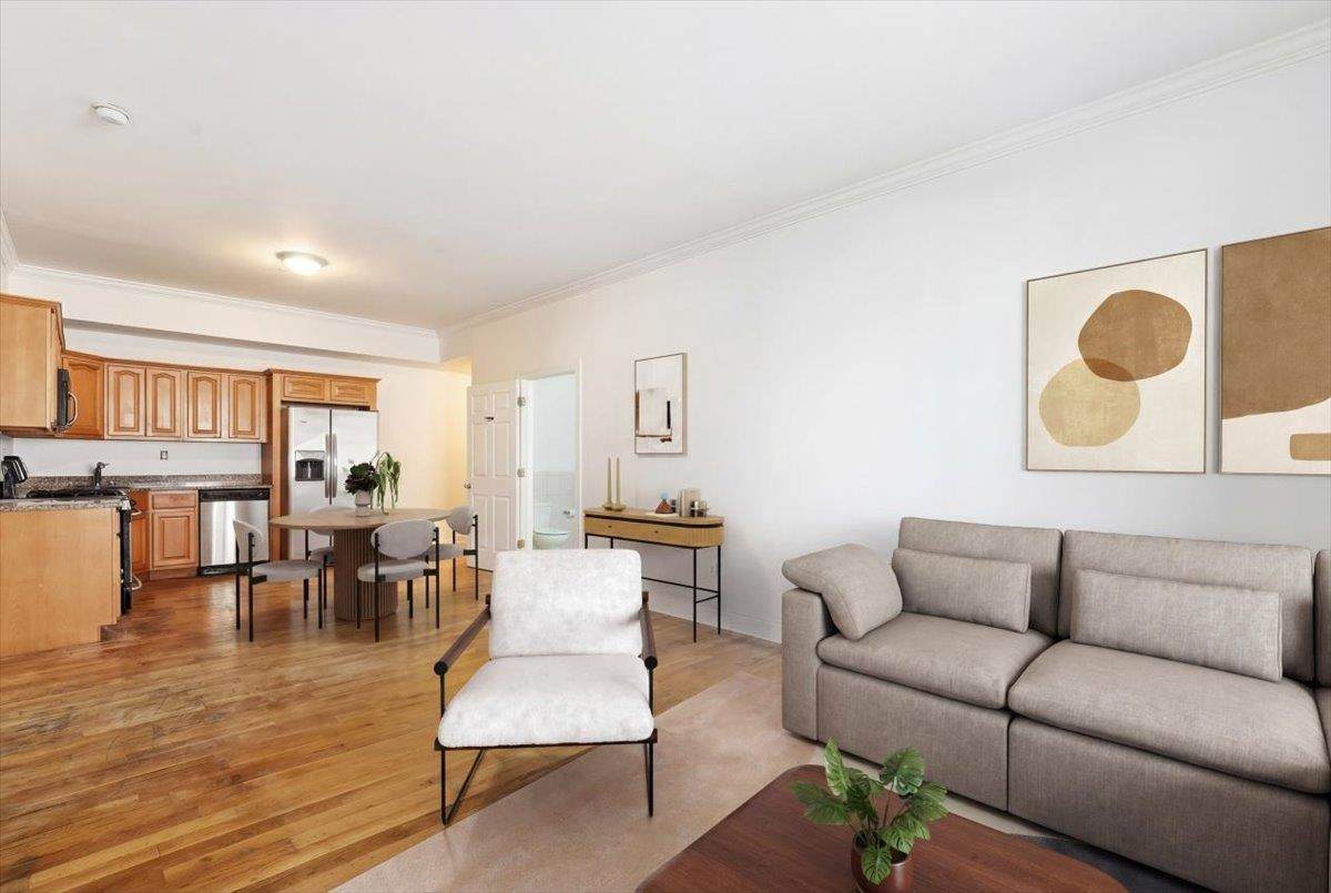 85 Broadway - Photo 1