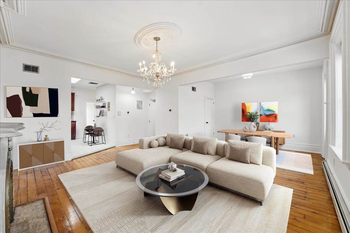 189 Christopher Columbus Dr - Photo 1