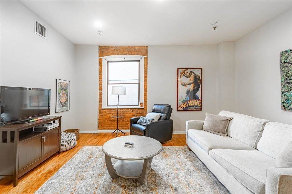 347 Varick St - Photo 1