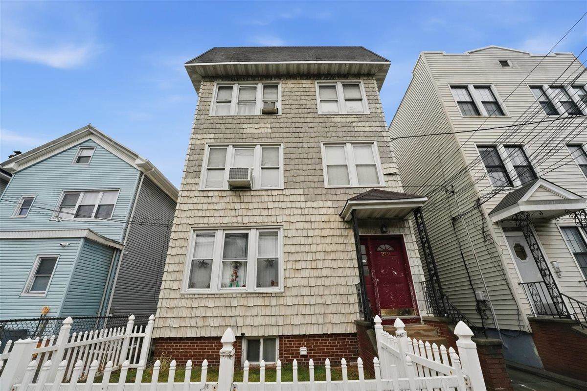 279 Cator Ave - Photo 1