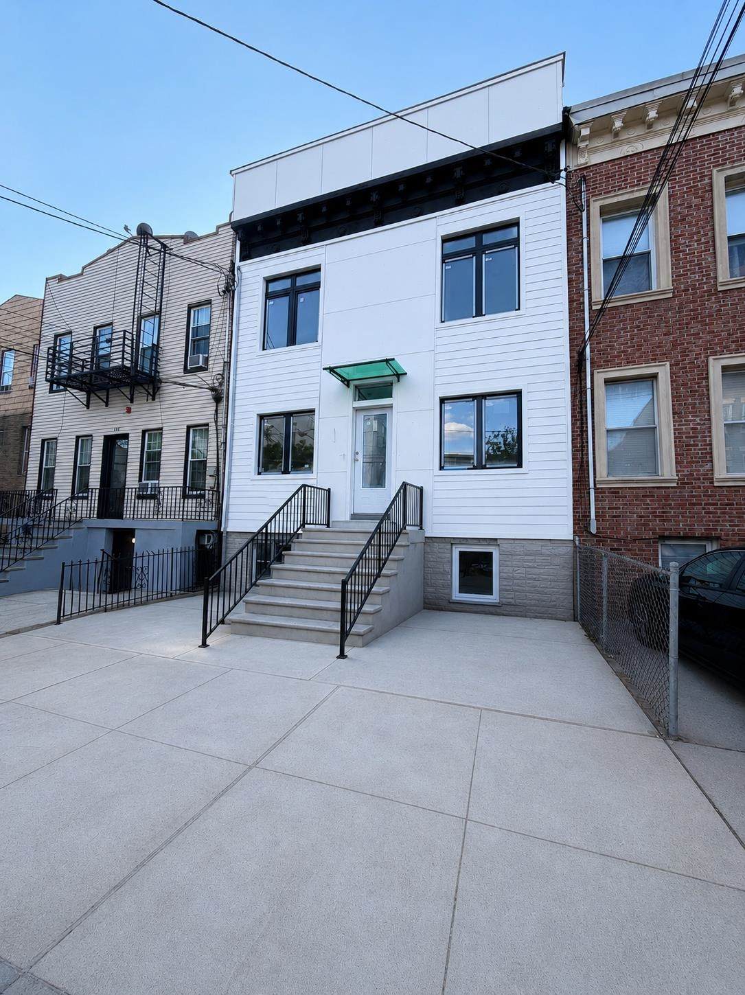 291 New York Ave - Photo 1