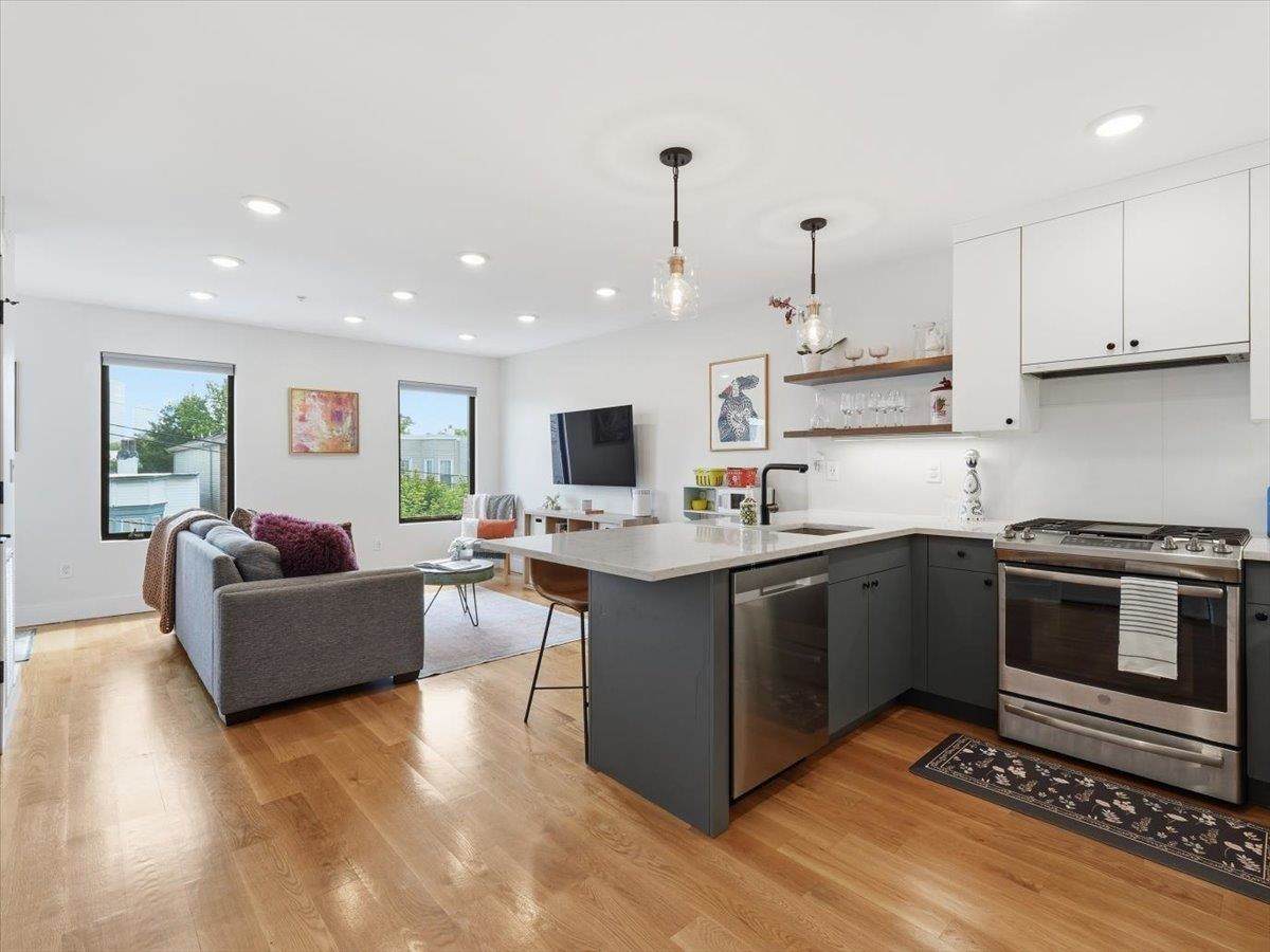 22 Lincoln St - Photo 1