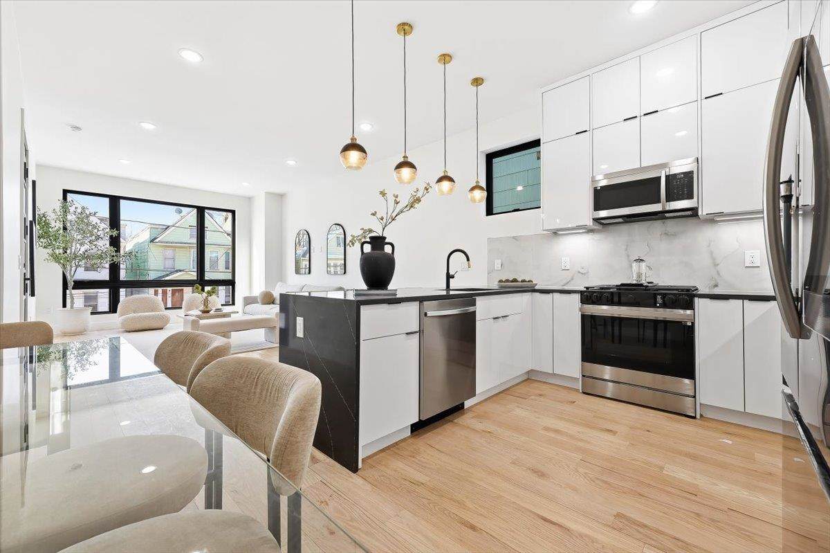 16 Dwight St - Photo 1