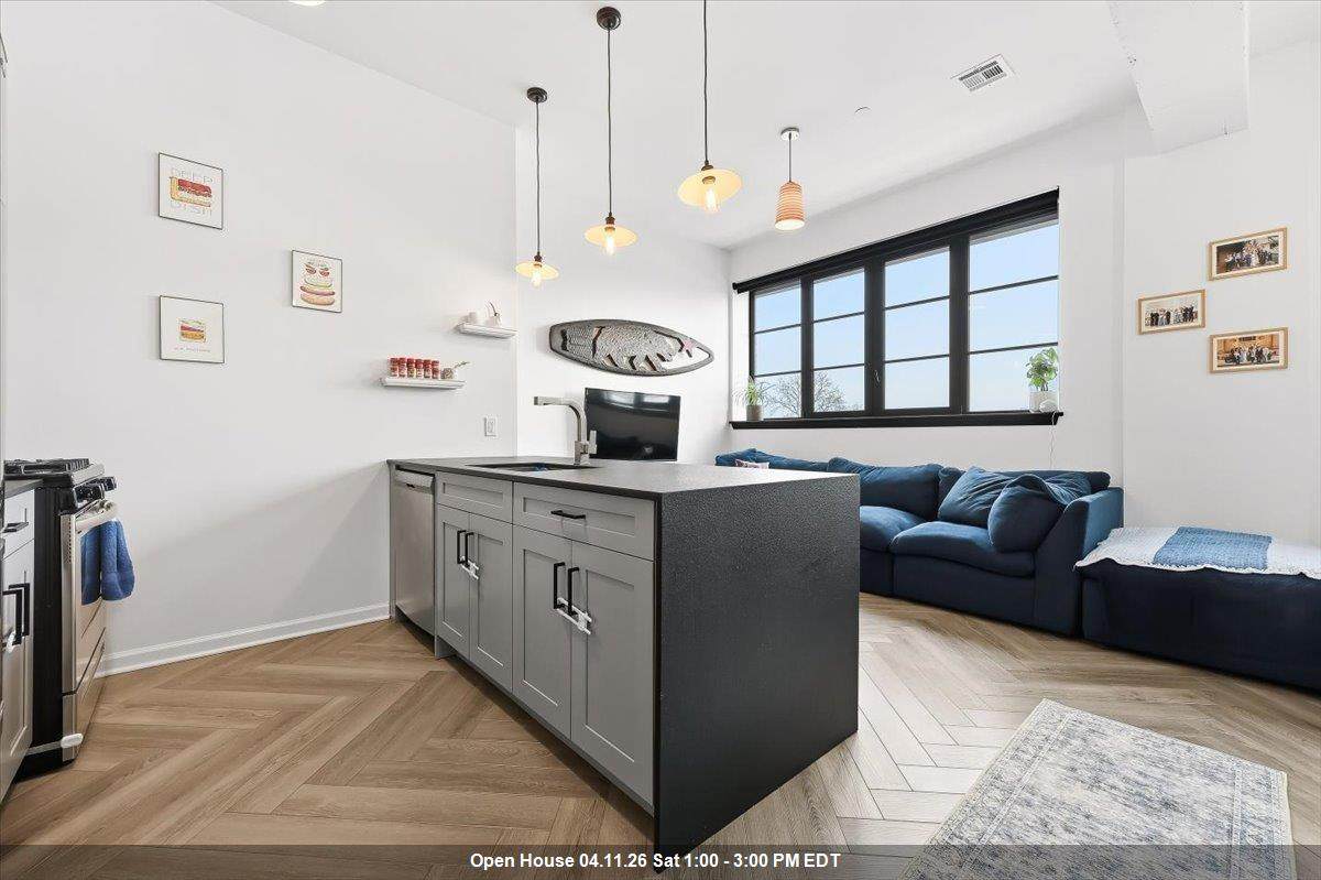 142 Charles St - Photo 1