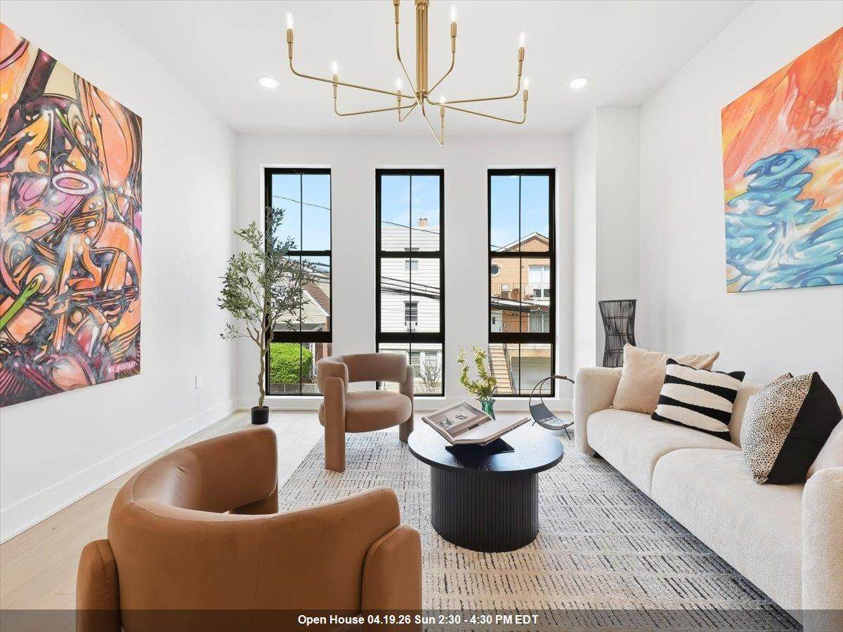 15 Manhattan Ave - Photo 1