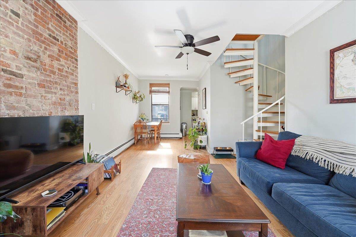 133 Grand St - Photo 1