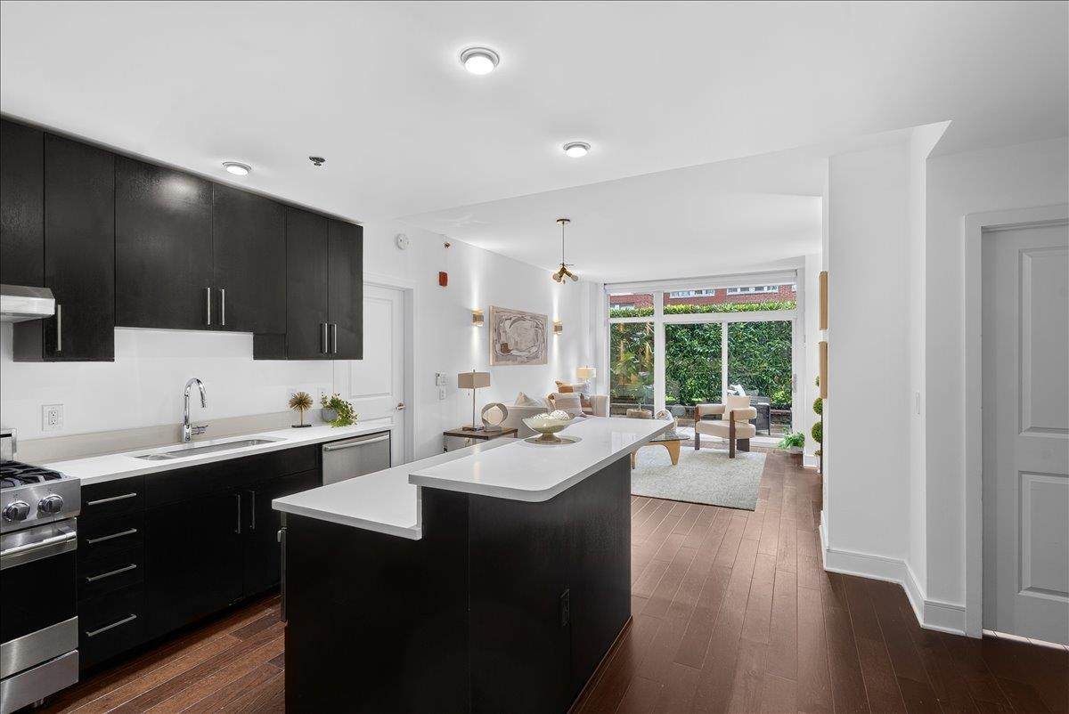 1100 Maxwell Lane - Photo 1