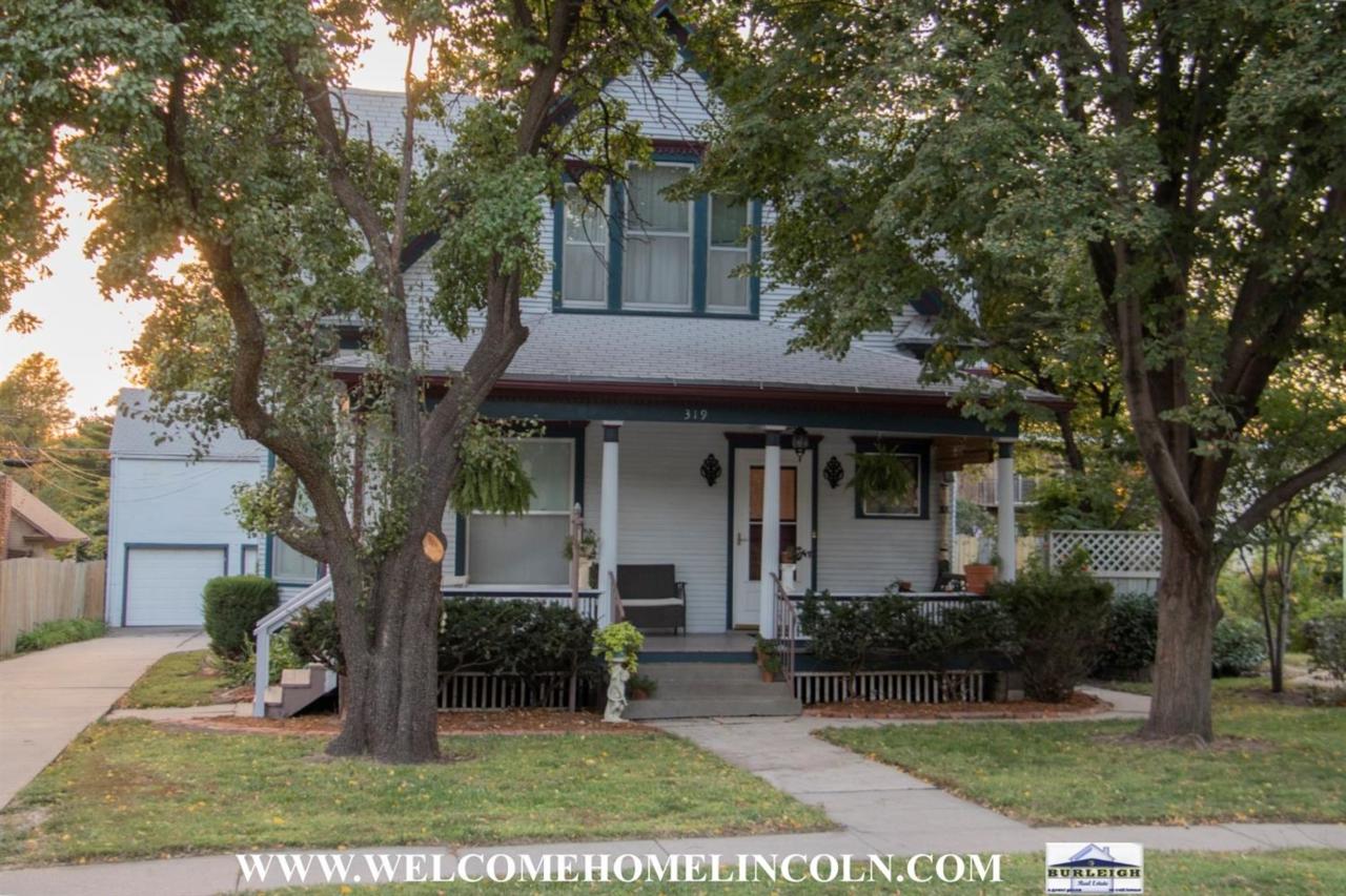 319 27th Street - Photo 1