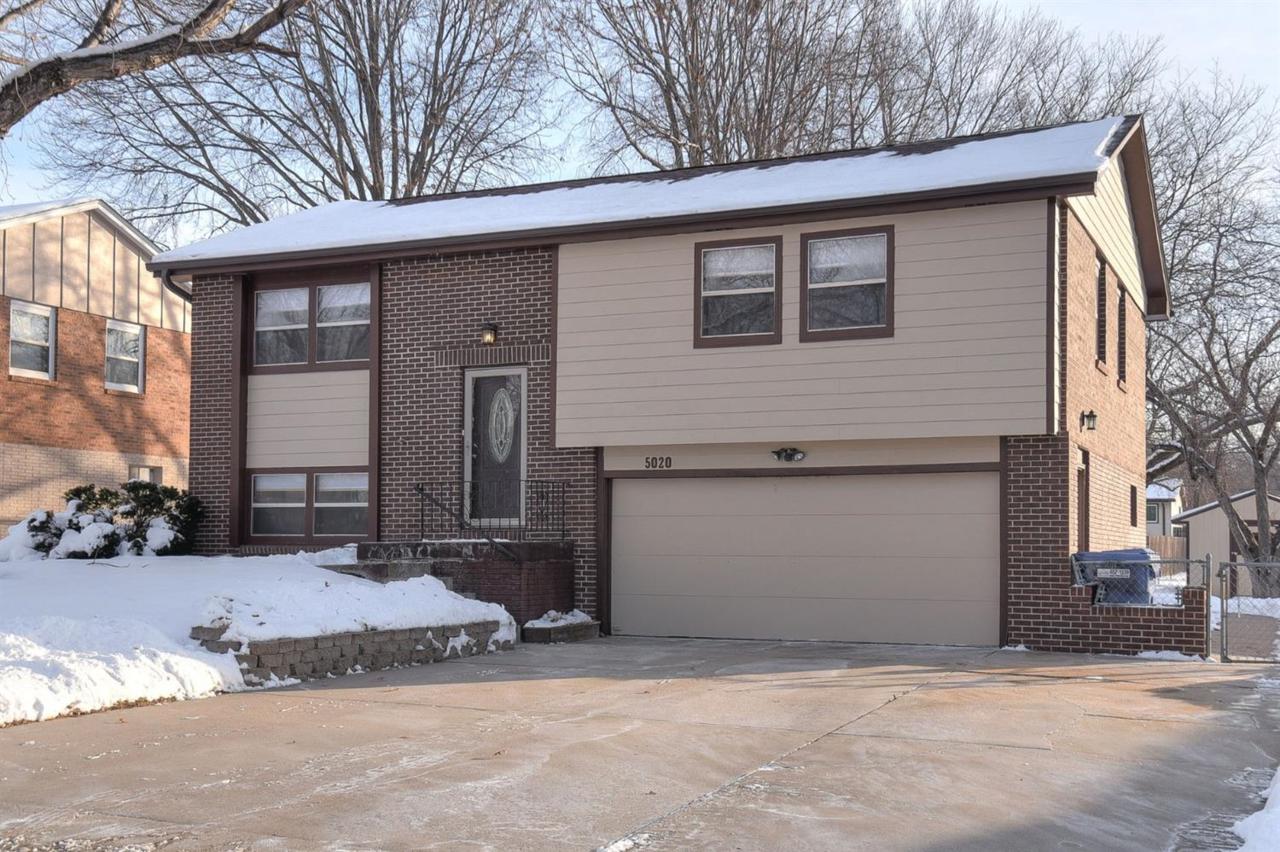 5020 47 Street - Photo 1