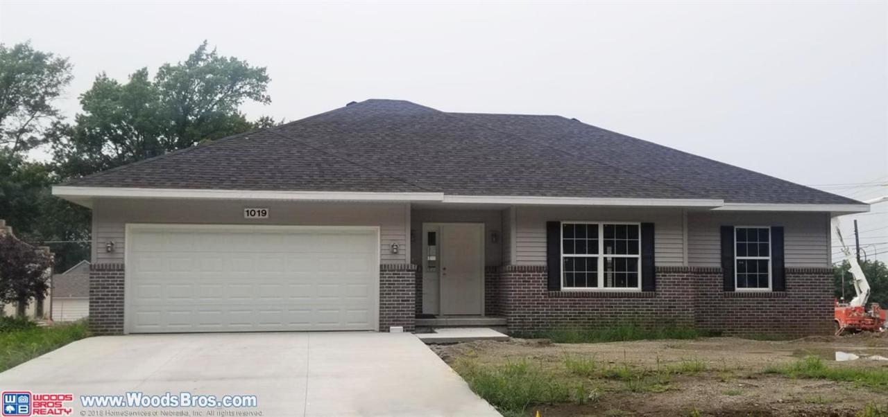 1019 11th Street - Photo 1