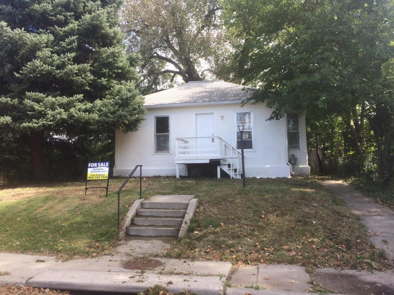 938 24 Street - Photo 1