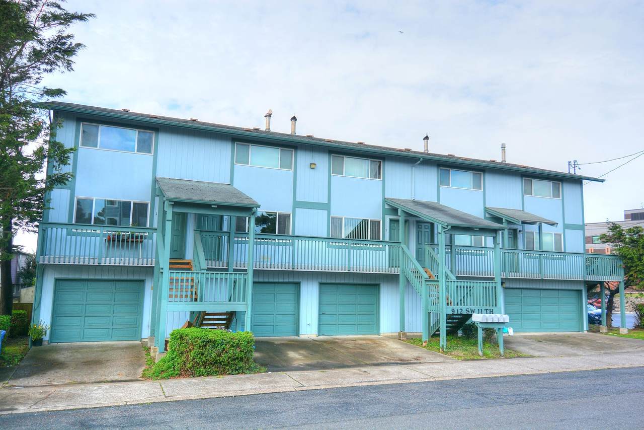 912 11th St - Photo 1