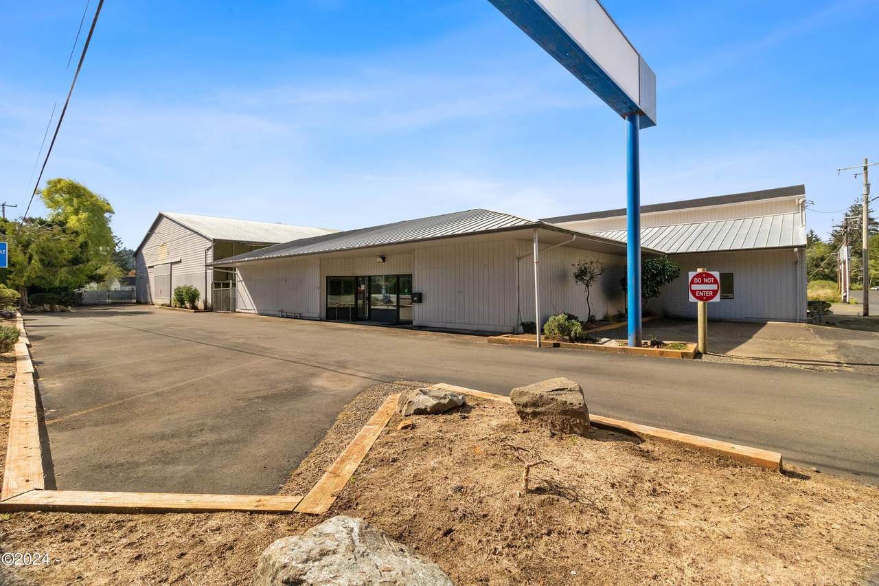 6305 Highway 101 - Photo 1