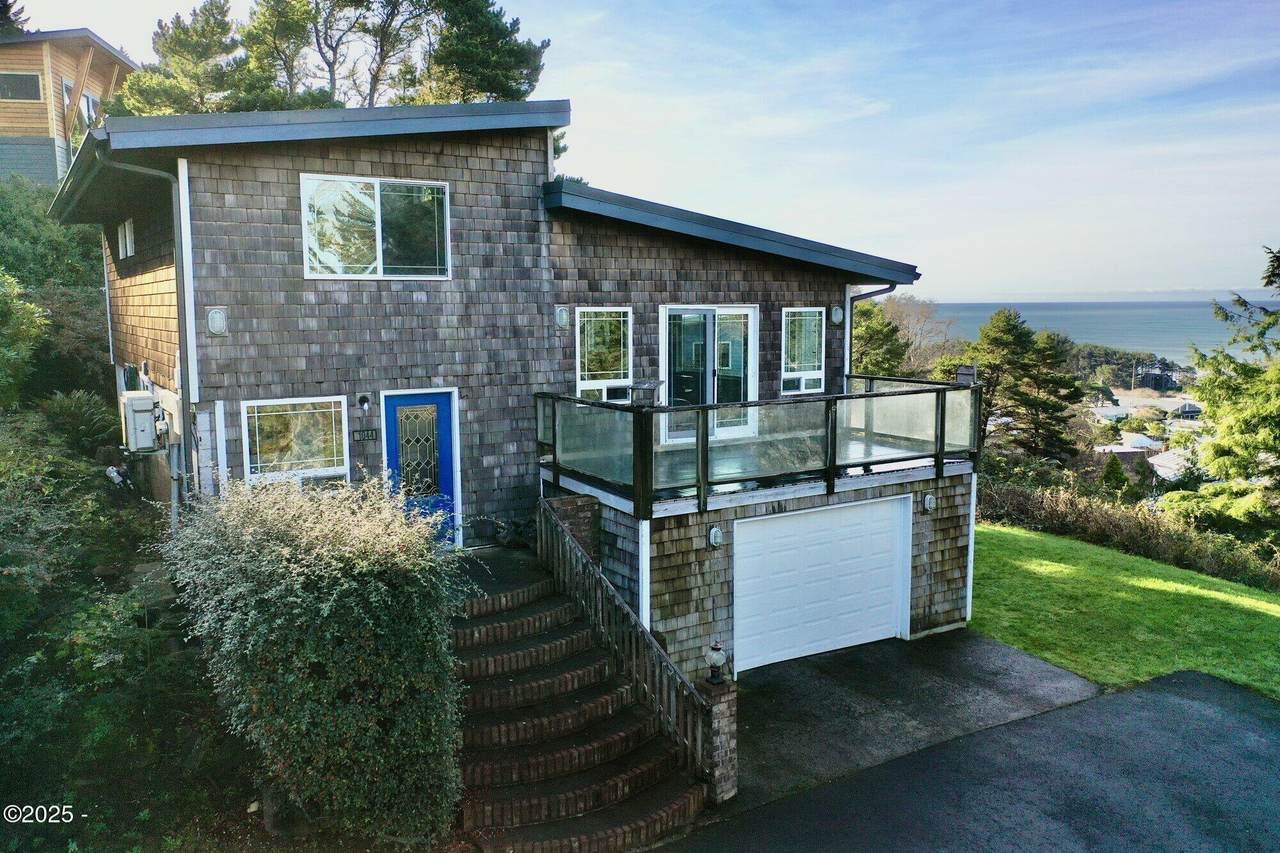 1044 King Street - Photo 1