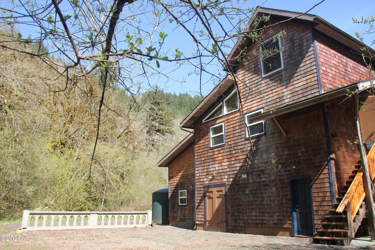 2 Aldersprings Road - Photo 1