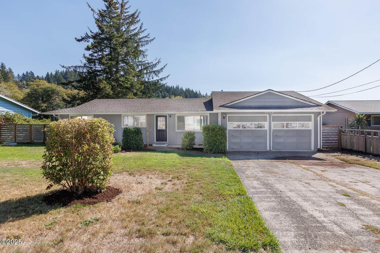 4724 Loop Drive - Photo 1