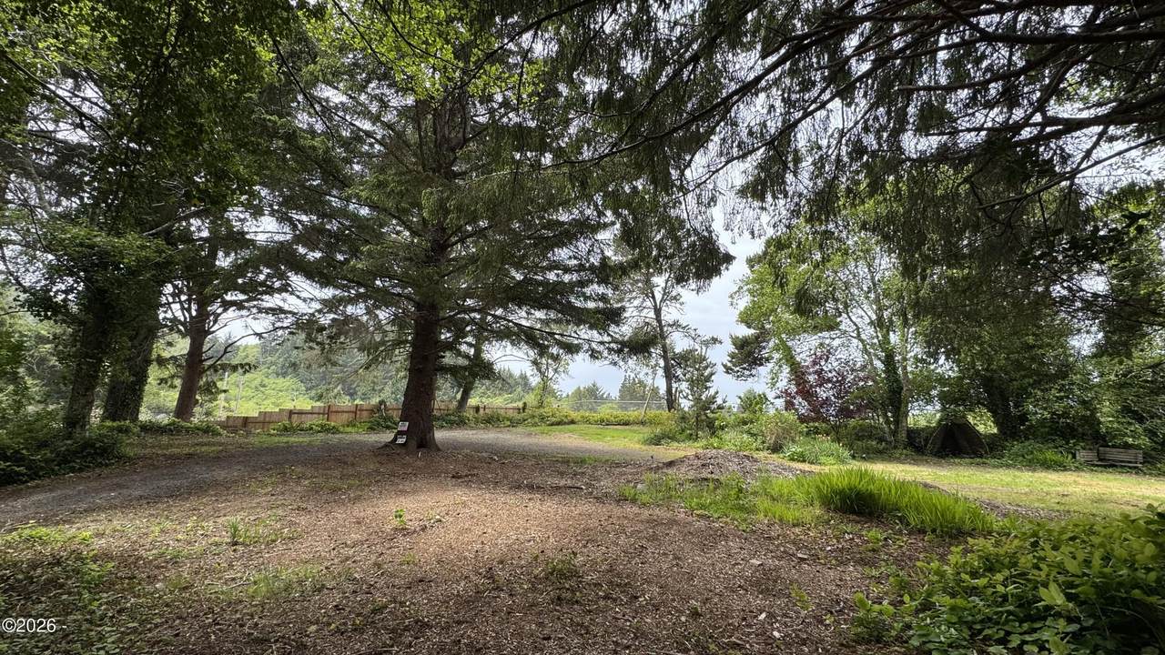 735 Indian Trail Ave - Photo 1
