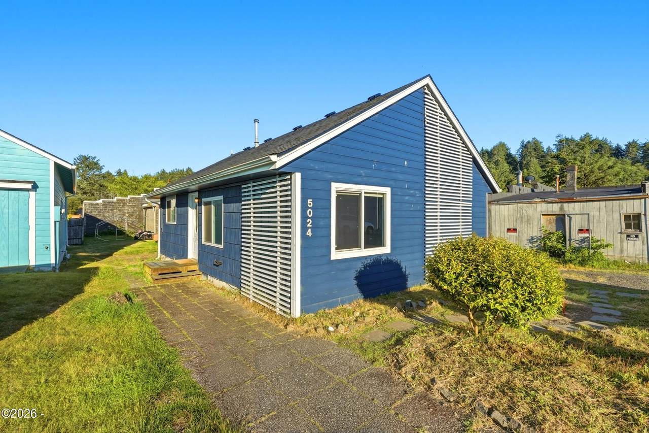 5024 Jetty Avenue - Photo 1