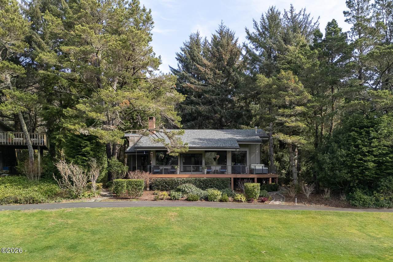 4 Fairway Lane - Photo 1