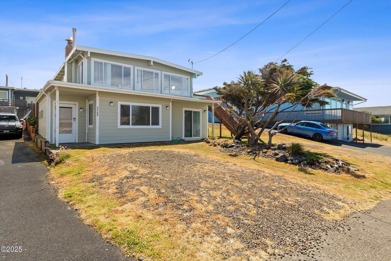 5218 Jetty Avenue - Photo 1