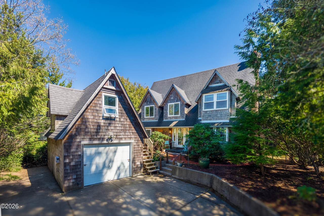 5460 Palisades Drive - Photo 1