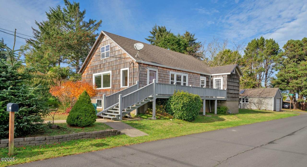 1115 Harbor Avenue - Photo 1