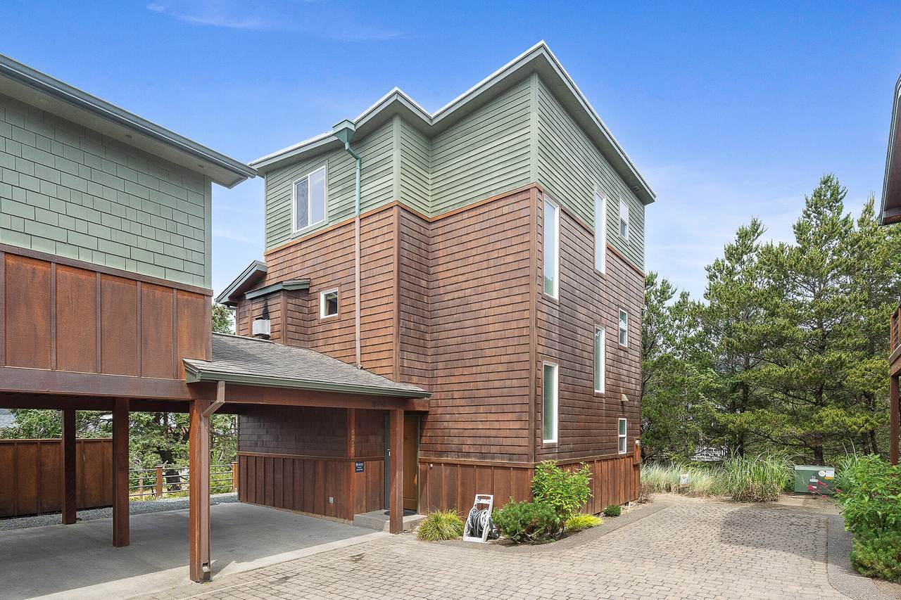 8916 Pelican Lane - Photo 1