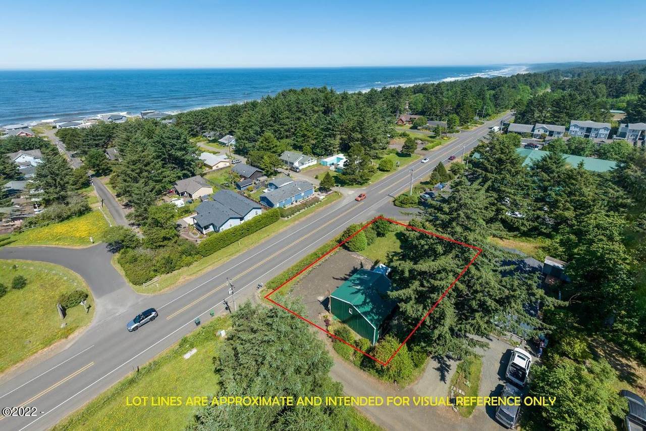 1746 Hwy 101 - Photo 1